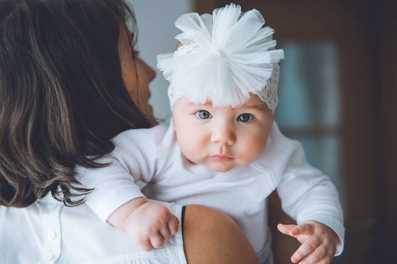 Jak skompletować najlepszą wyprawkę dla niemowlaka? Śpioszki i pajacyki dla niemowląt: ubranka dla dzieci sklep internetowy
