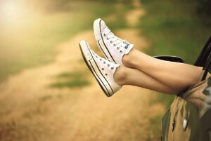 Jakie są modne buty młodzieżowe? Zakup butów dla nastolatka – modne buty młodzieżowe
